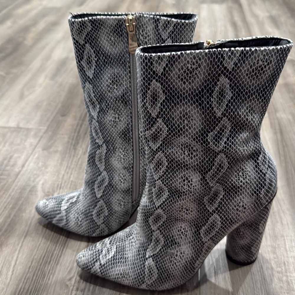 Fashion Nova boots